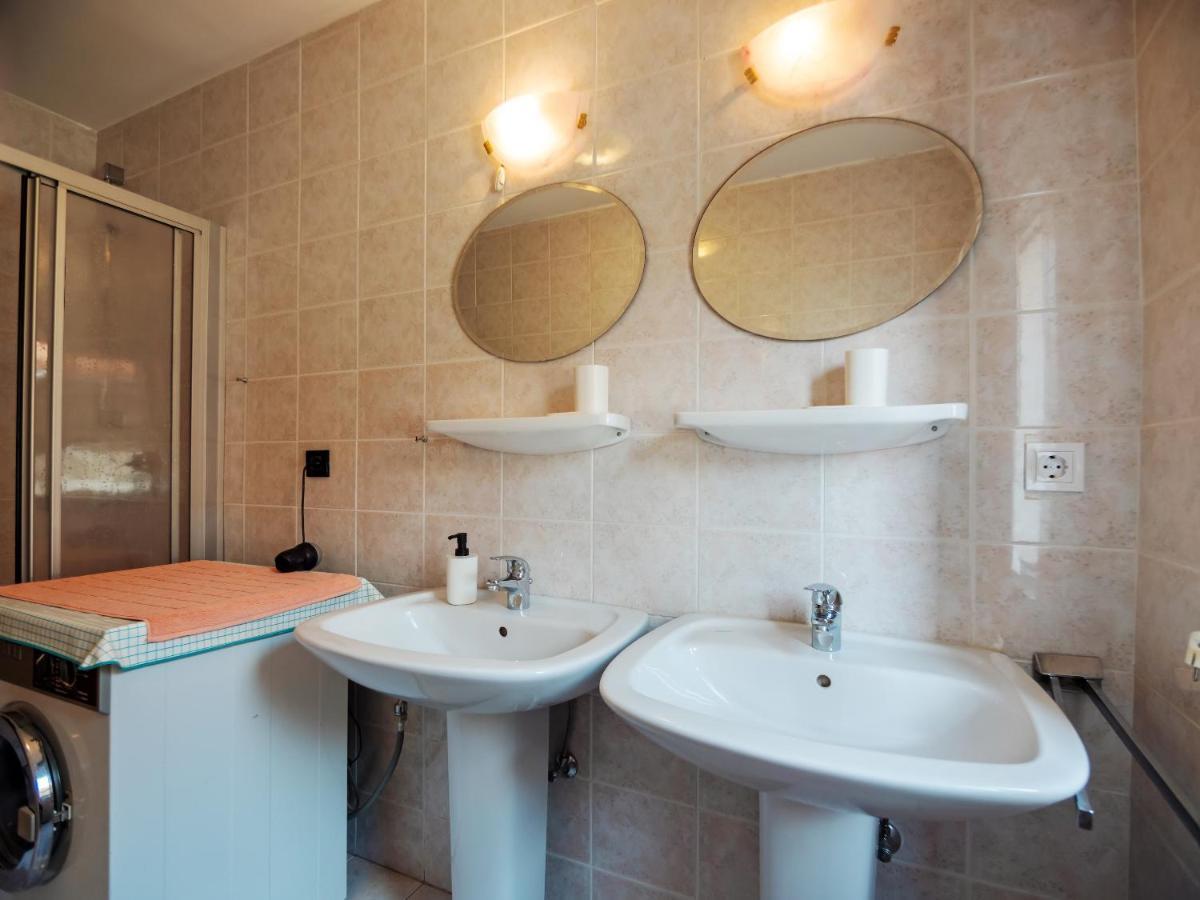 Luise - Four Towers Apartments Rab Town Extérieur photo